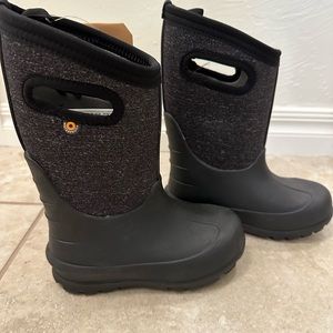 Bogs toddler size 11 NWT